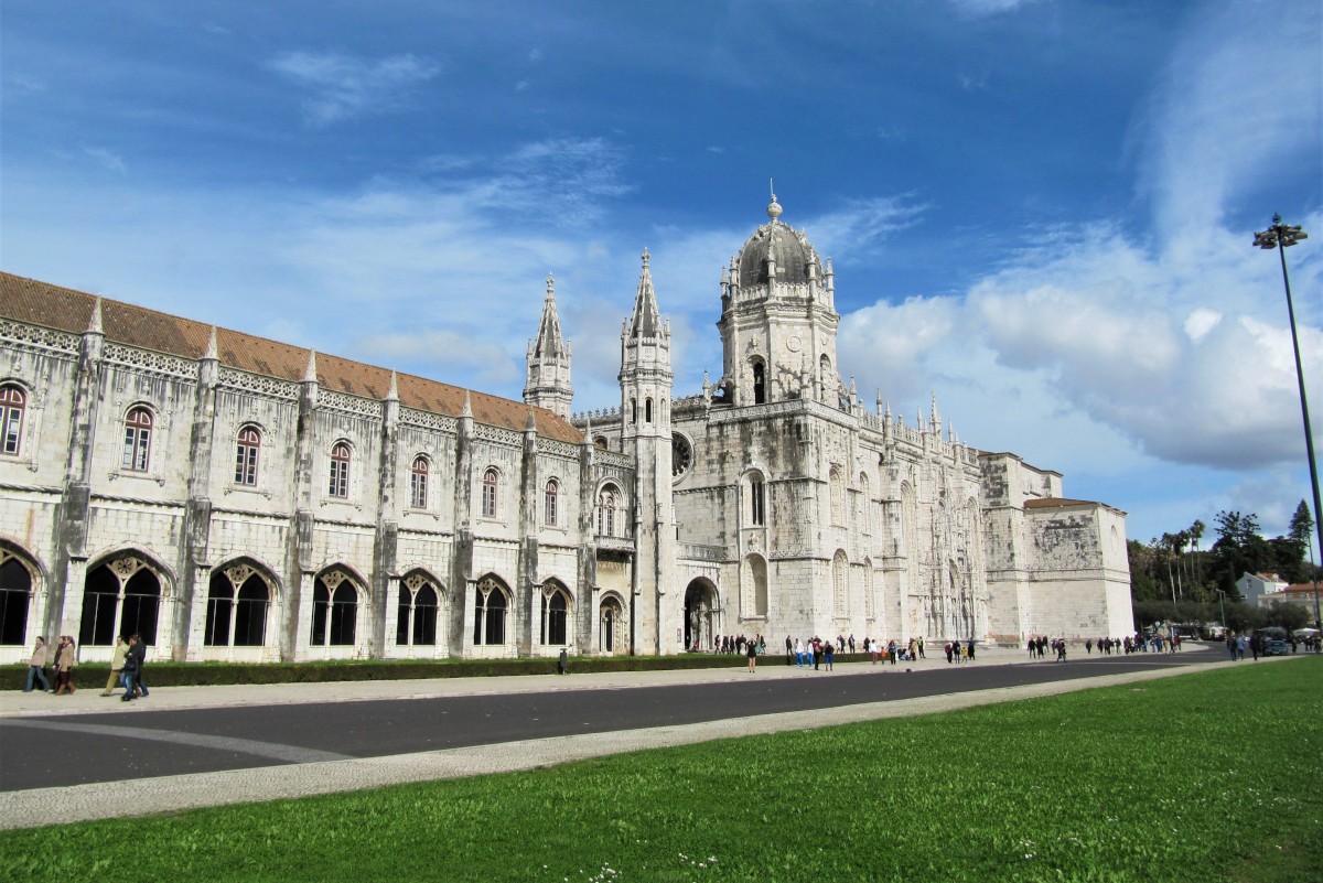 LISBON Tour & Shopping full day (Regular motorcoach tour) - Image 1